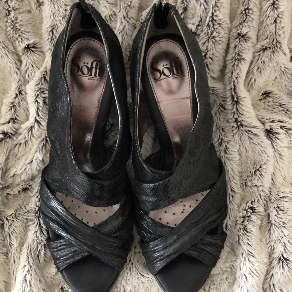 Black strap sandals